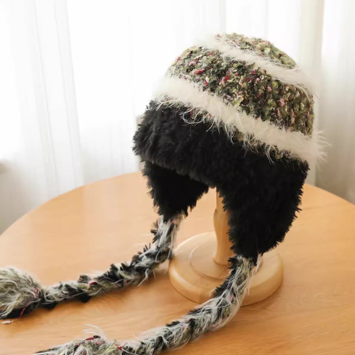 Autumn and winter hats for girls, cute knitted Lei Feng hats, warm and cold-proof, fringed ear-protecting, woolen, Japanese and Korean style braided hats details Picture