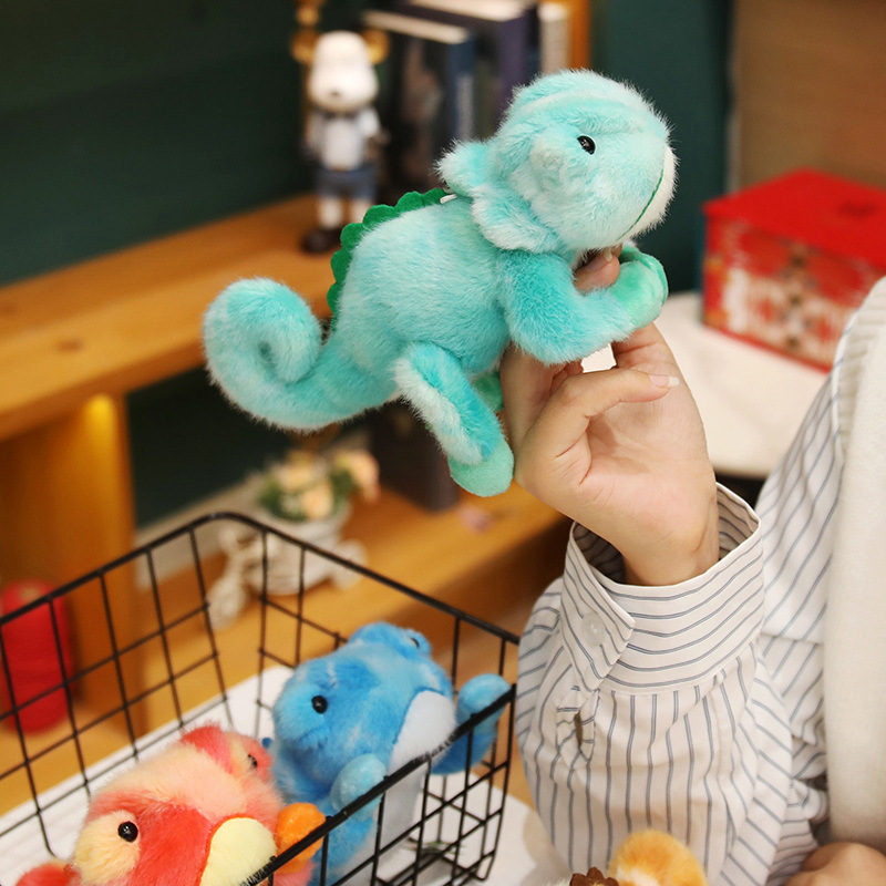 Magnetic chameleon cute plush toy that can be held in hand, plush toy, festival gift for girls Application Scenario