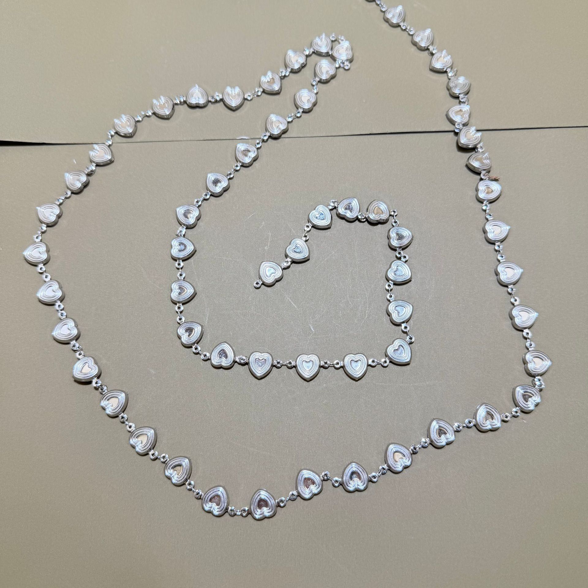 Multi-layer corrugated heart-shaped metal chain DIY bracelet necklace accessories handcrafted ornaments decoration loose chain accessories wholesale Specification image