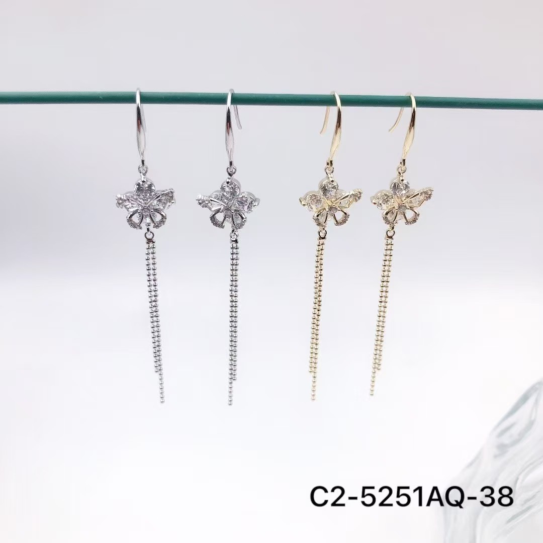 Light luxury, fashionable, versatile and high-end, full diamond maple leaf tassel ear hooks, exquisite, simple and unique, slimming earrings for women