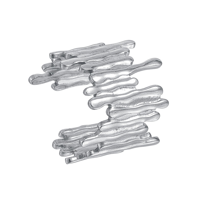 European and American fashion personality geometric cold style asymmetrical exaggerated style women's titanium steel ring electroplated gold does not fade Application Scenario