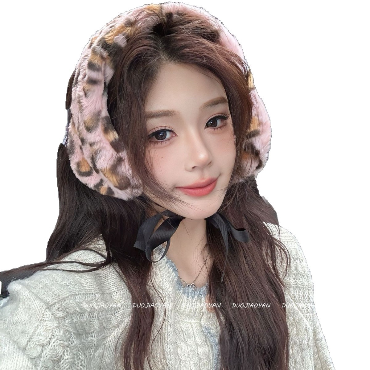 The new autumn and winter trendy leopard-print plush headband for women is a fashionable short plush headband that can keep you warm and protect you from the cold. It also serves as a scarf and ear cups Item Picture