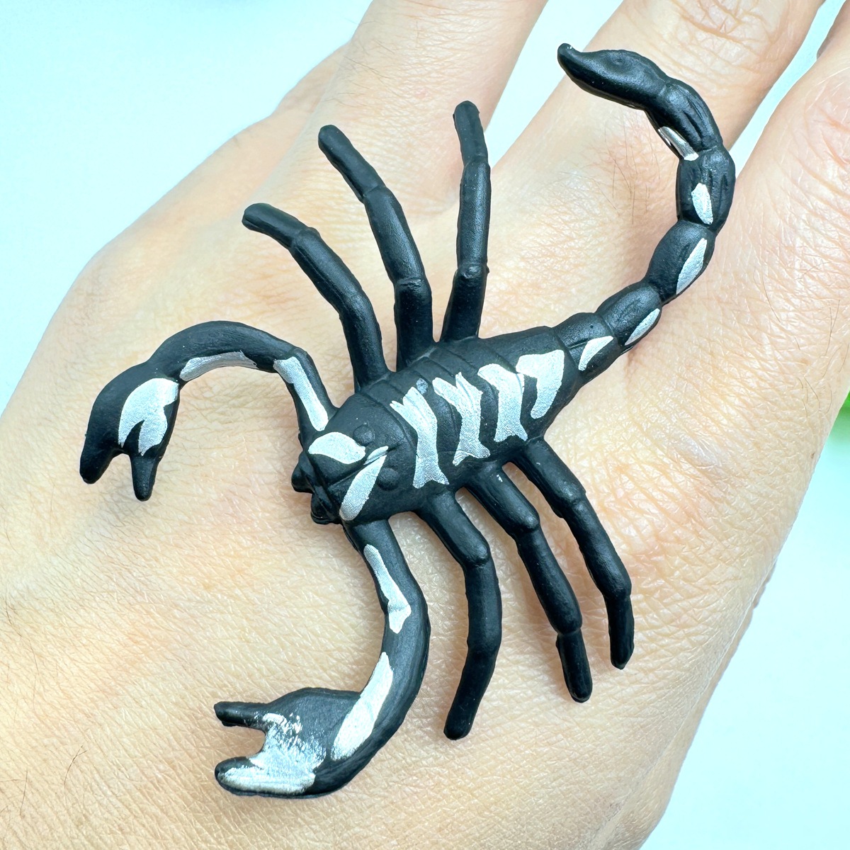 夜光炫酷龙/仿真动物野生/恐龙盲盒/钥匙扣儿童玩具/陶瓷工艺细节图