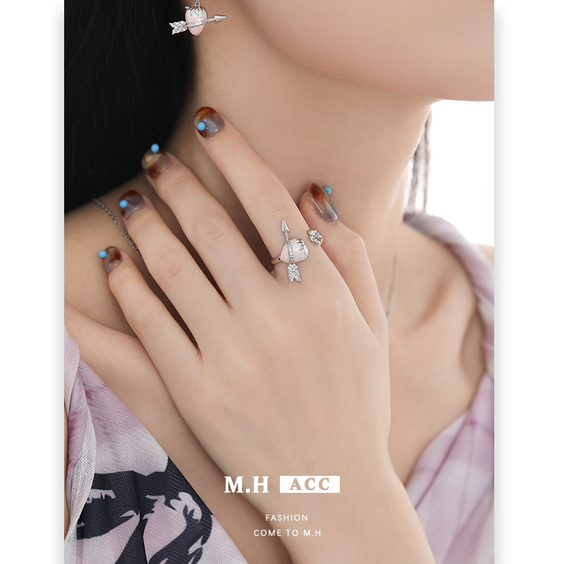 Strawberry arrow ring for women, original design, sweet and cool style index finger ring, light luxury, unique personality, high-end ring Specification image