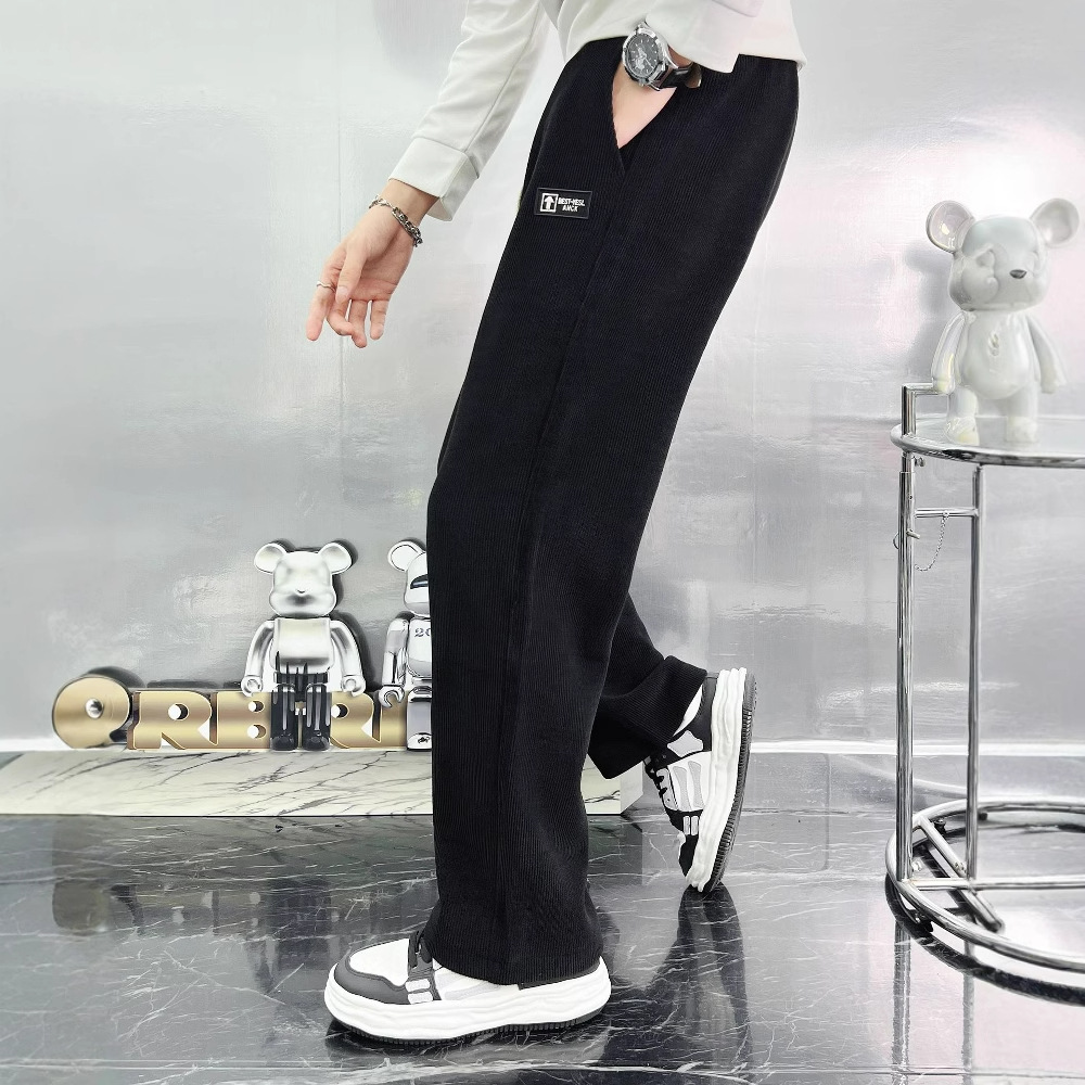 The new thickened men's loose sportswear and casual pants for the 2025 autumn and winter season are trendy, thickened and warm