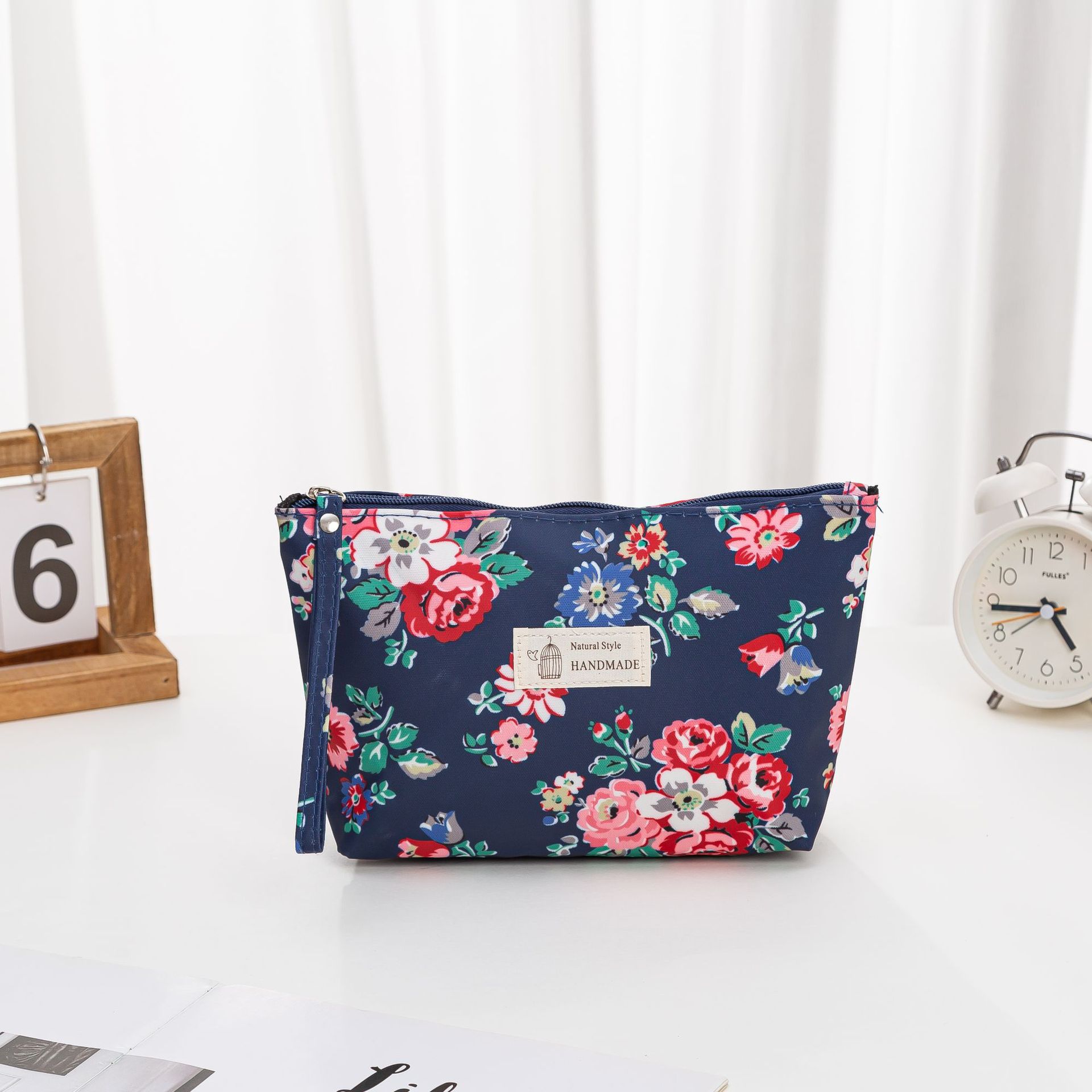 厂家直销防水布化妆品收纳包 印花女士便携手拿包防水旅行洗漱包