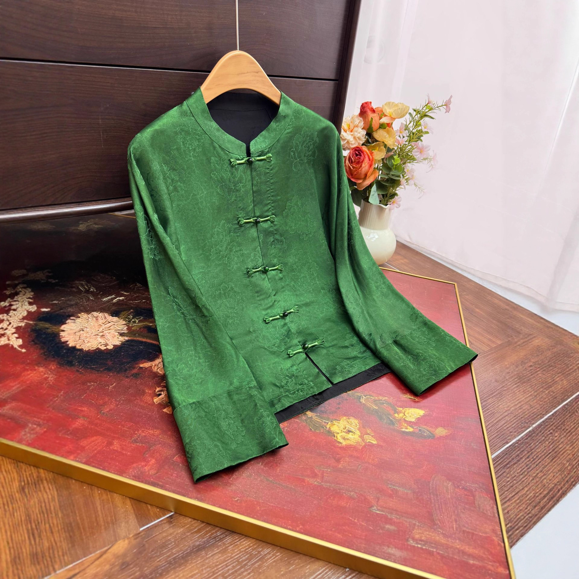 刺绣/汉服女长袖中国风产品图