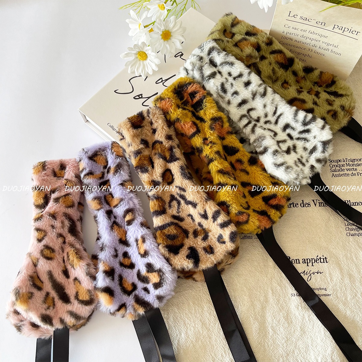 The new autumn and winter trendy leopard-print plush headband for women is a fashionable short plush headband that can keep you warm and protect you from the cold. It also serves as a scarf and ear cups Specification drawing