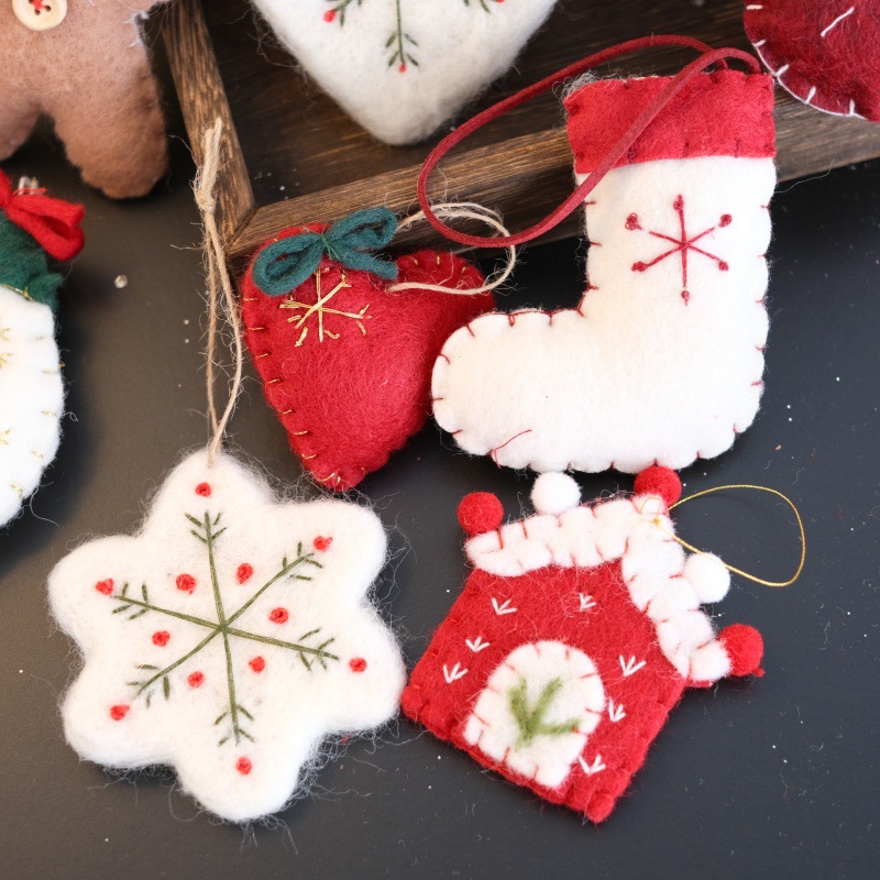 Cross-border Christmas wool felt small house hangers, Christmas tree decorations, gift boxes, diy wreaths, car hanging ornaments