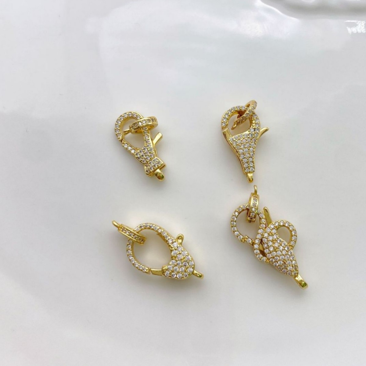 Jewelry accessories: electroplated color-preserving lobster clasp, pure copper electroplated micro-inlaid zircon, double-hanging lobster clasp, spring clasp accessory piece Specification drawing