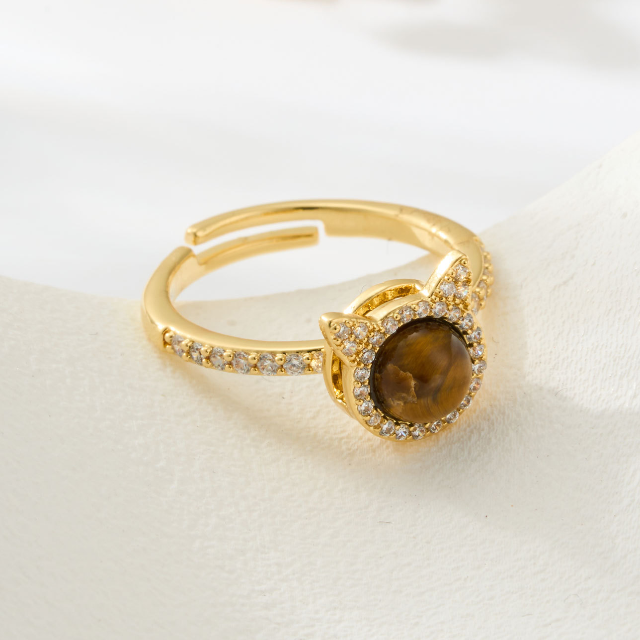 Anillo de apertura de gato giratorio de diseño original aleación de cobre micro zirconitas piedra ojo de tigre de alta sensibilidad delicado anillo Application Scenario