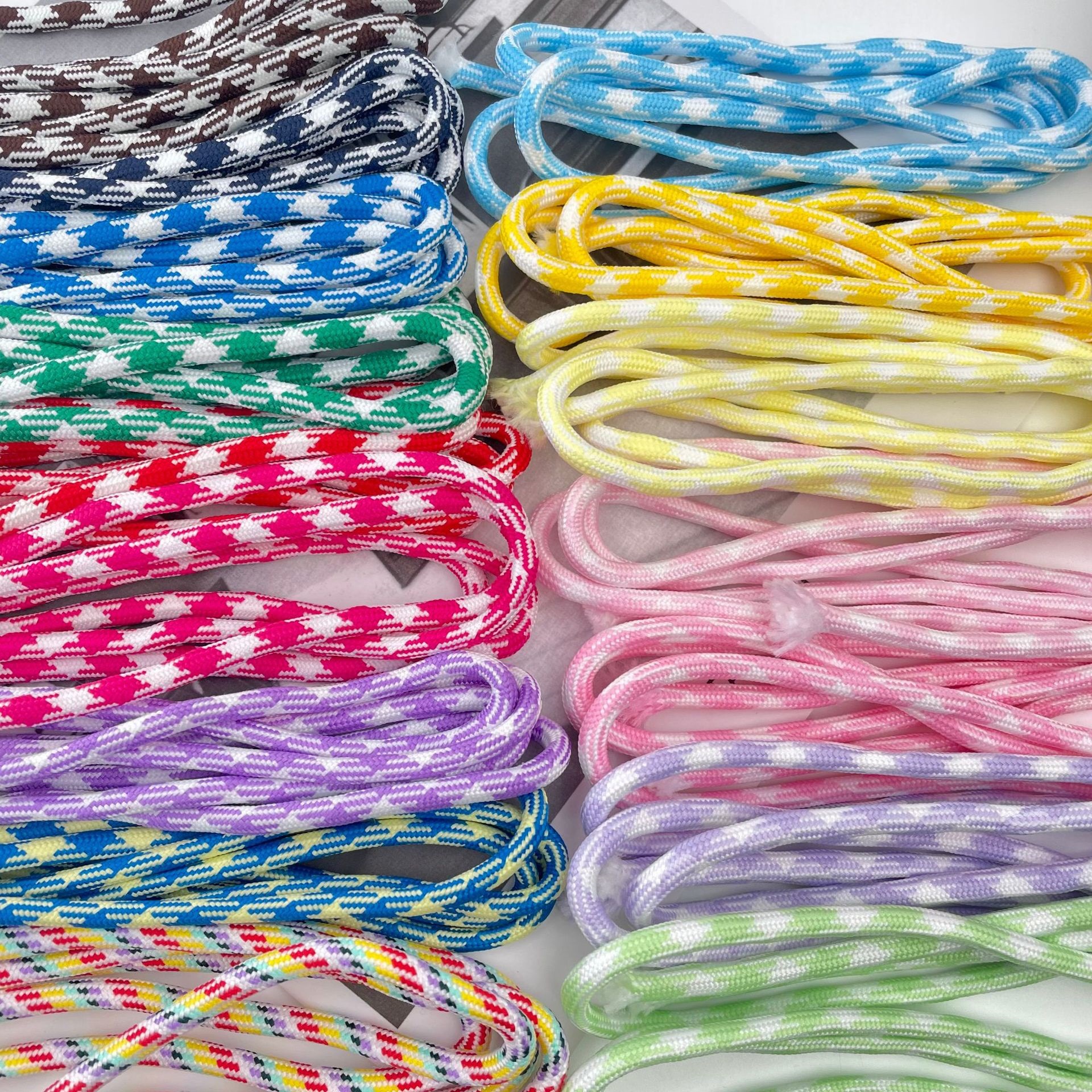Wholesale and in-stock 5mm grid color DIY low-elasticity wire hand-woven rope mobile phone lanyards semi-finished products Application Scenario