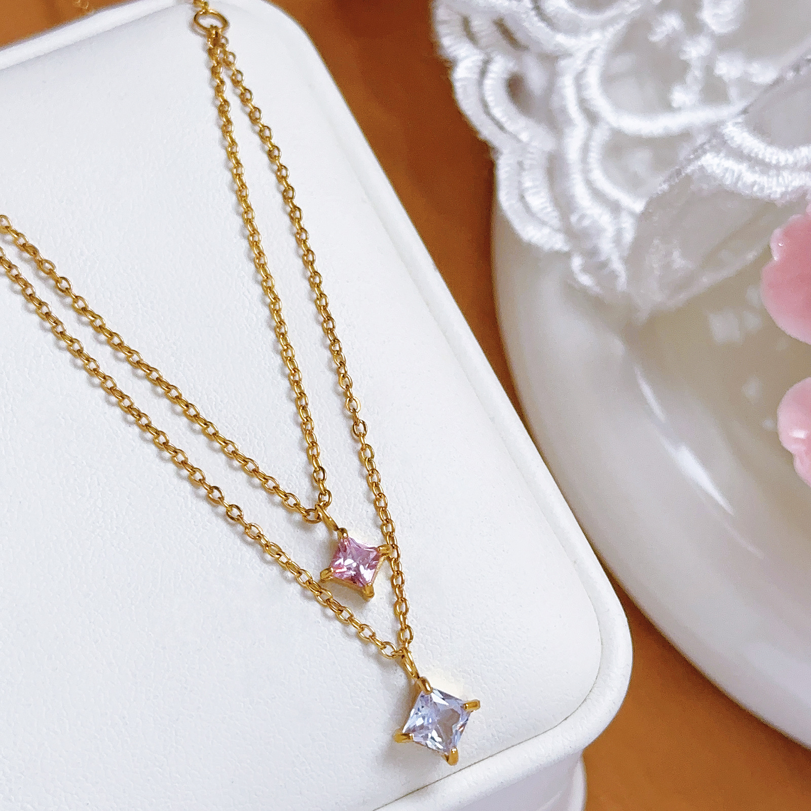 An Instagram-style 18K gold-plated stainless steel pink diamond-shaped zircon pendant necklace for women, a bestseller in Instagram-style details Picture