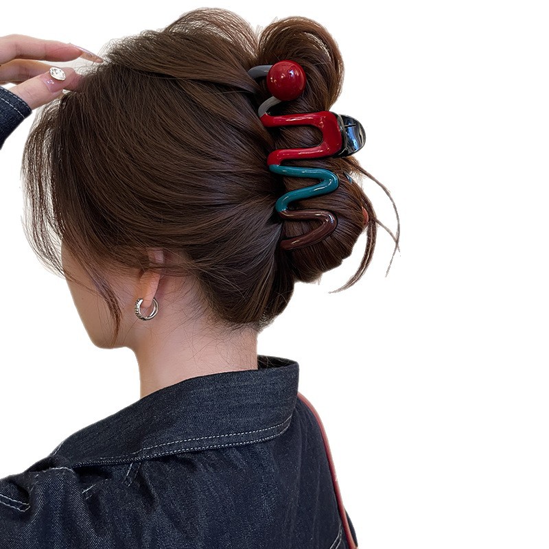 Red and blue contrasting hair clip, large shark clip, women's back head 2024 new high-end clip hair accessory Item Picture