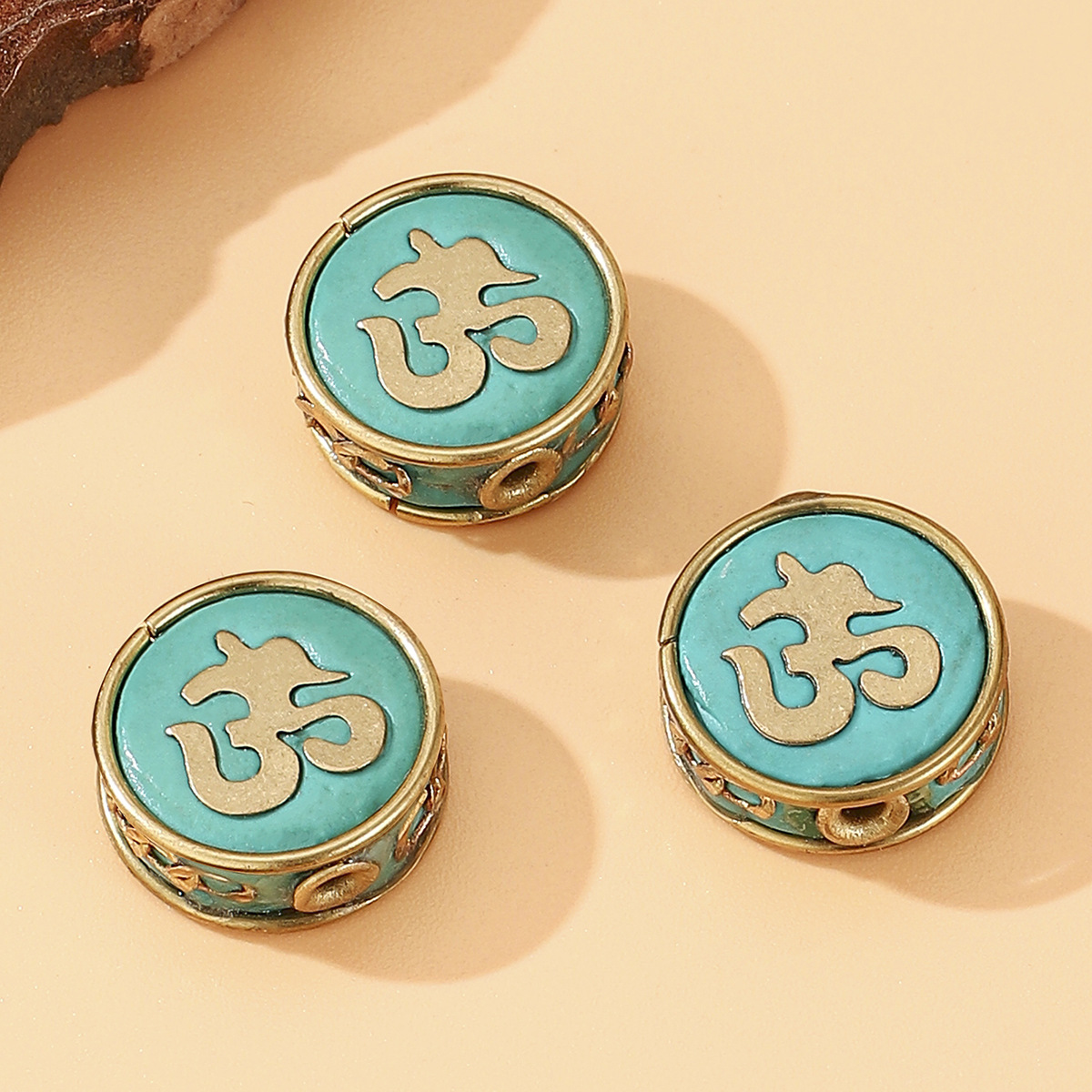 Tibetan-style Nepalese blue turquoise bucket beads, retro ethnic style DIY jewelry accessories, partition beads, brass inlaid cultural play beads details Picture