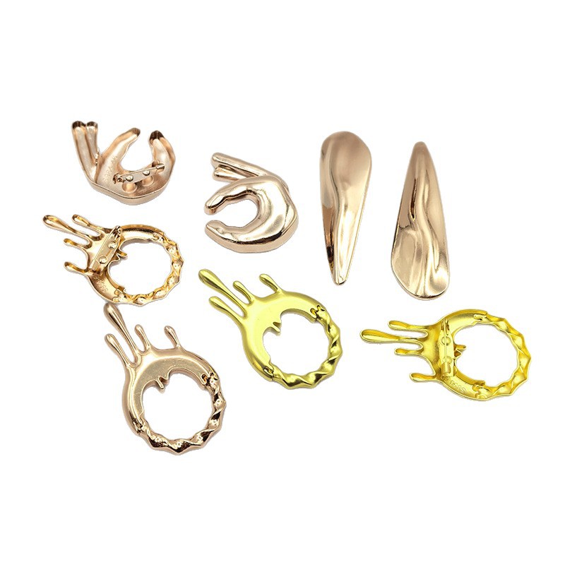 A niche design sense metal brooch with sunflower and lava texture, a decorative clasp for the neckline of a suit overcoat Item Picture