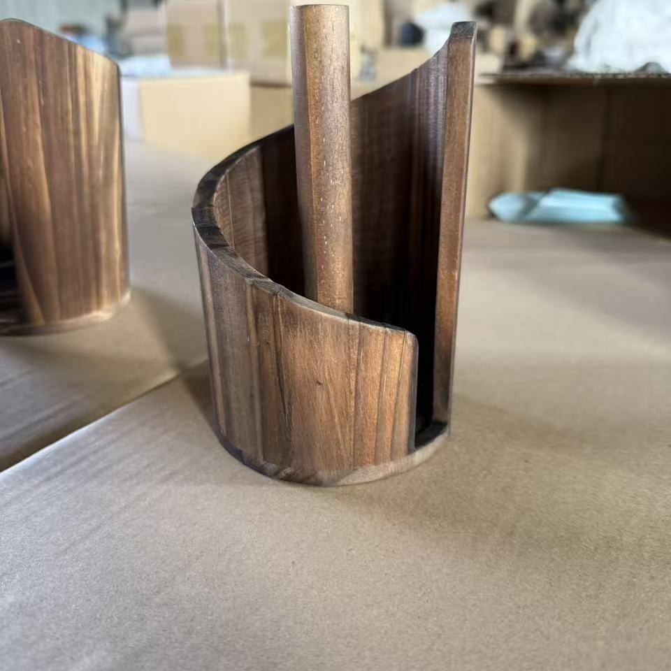 Cross-border new products: Wooden kitchen toilet paper roll rack, solid wood desktop tissue paper rack, toilet paper storage rack, home and office decoration Application Scenario