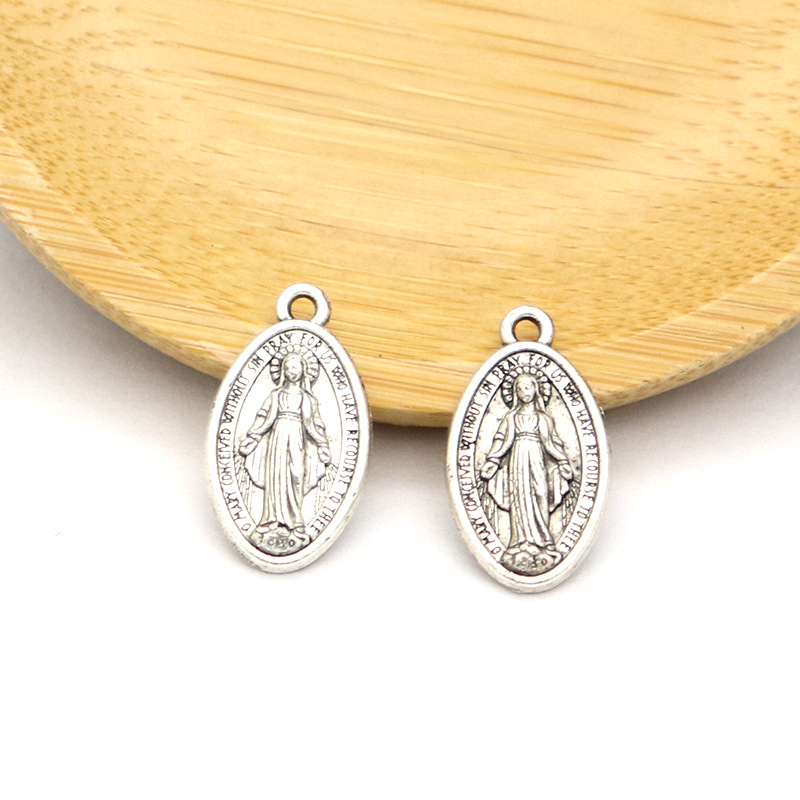 Wholesale and retail of cross-border supply necklaces, bracelets, pendants, oval retro rosaries, accessories, metal ornaments and pendants Application Scenario