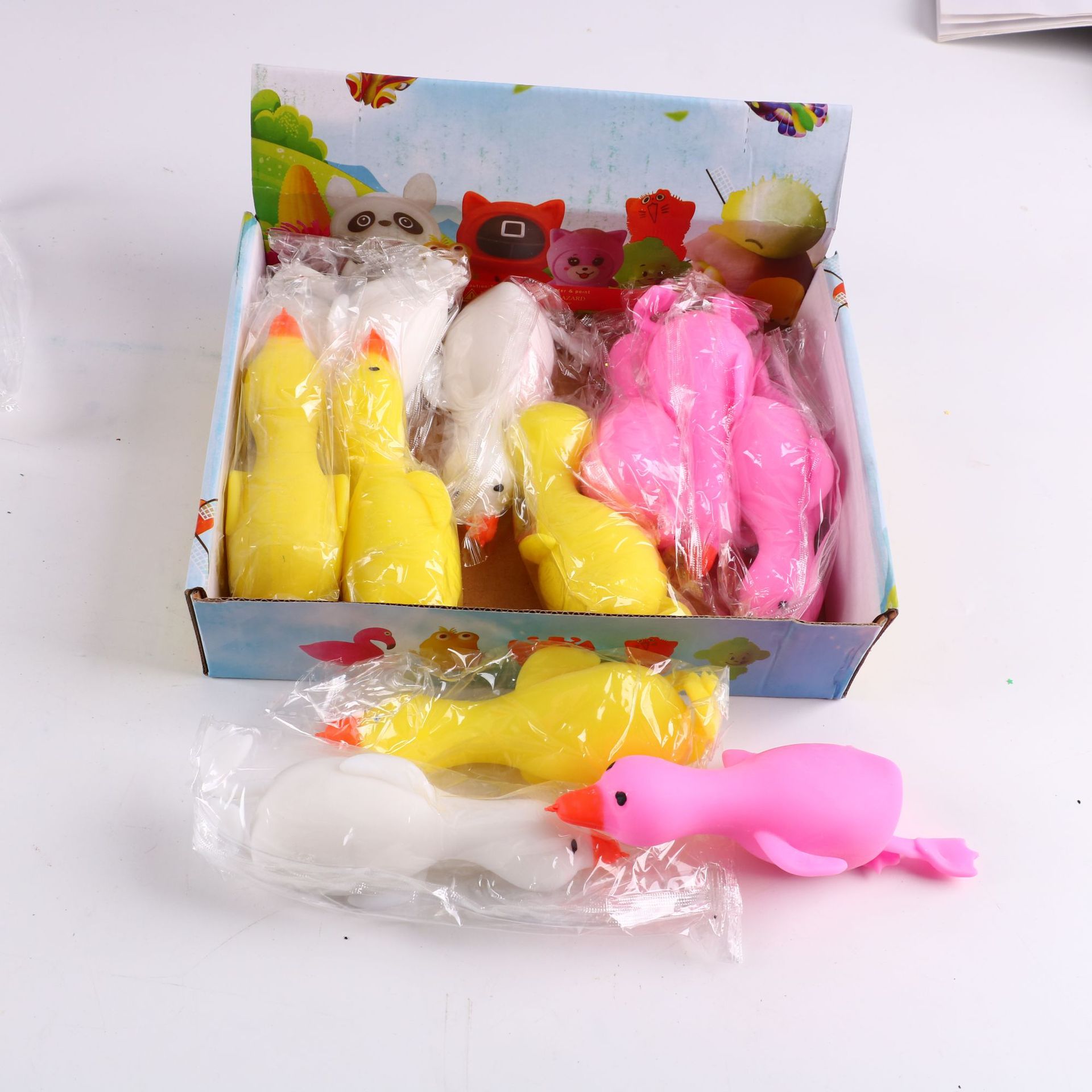 A stress-relieving gadget, a duck-shaped toy for venting stress. It's a cute toy for girls to squeeze and have a little rebound. For boys, it's a children's hand-squeezed toy. It's a Internet celebrity and adorable details Picture