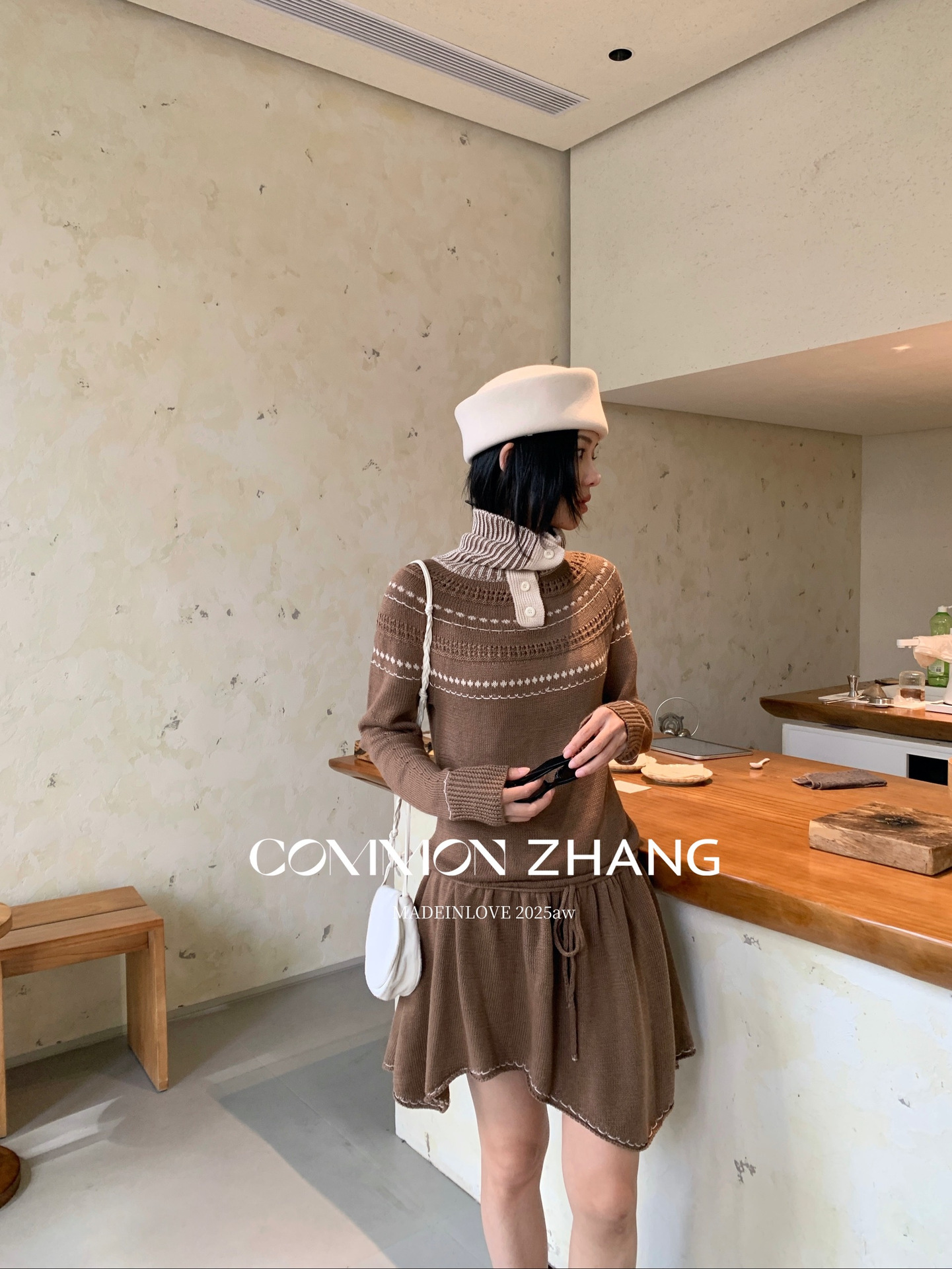 CZZHANG's two high-neck woolen knitted dresses for the autumn and winter vacation, a sweet and color-blocking short skirt B45282 Application Scenario