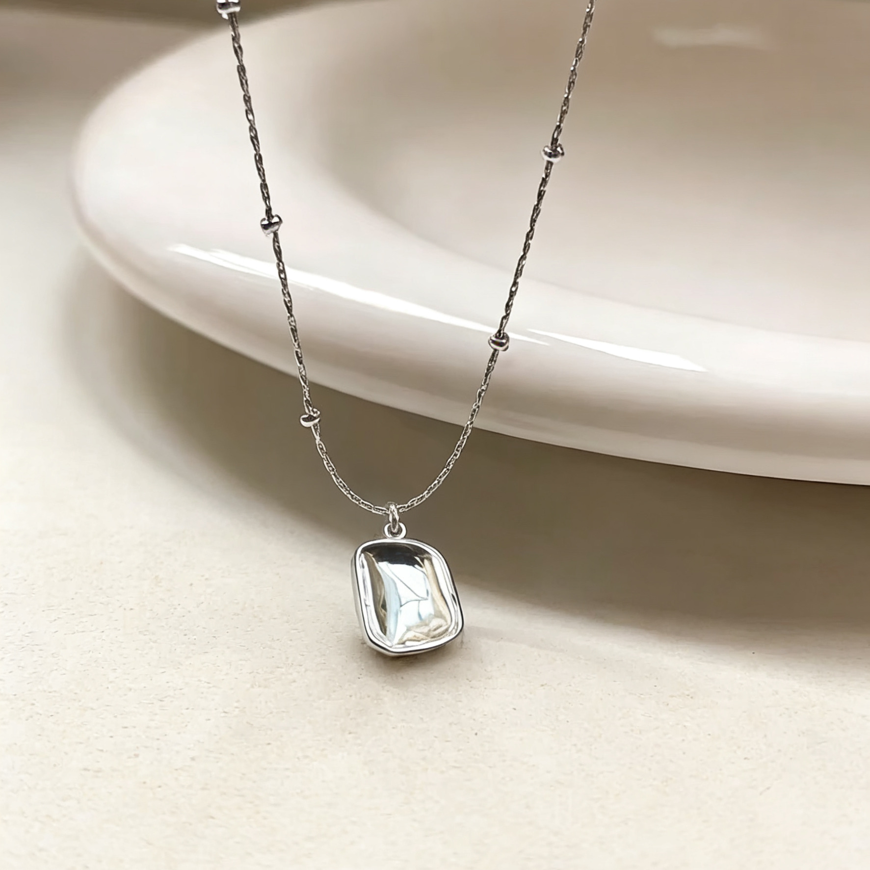 Korean s925 sterling silver 3.5 simple concave square pendant necklace, a niche design for women, collarbone chain neck accessory details Picture