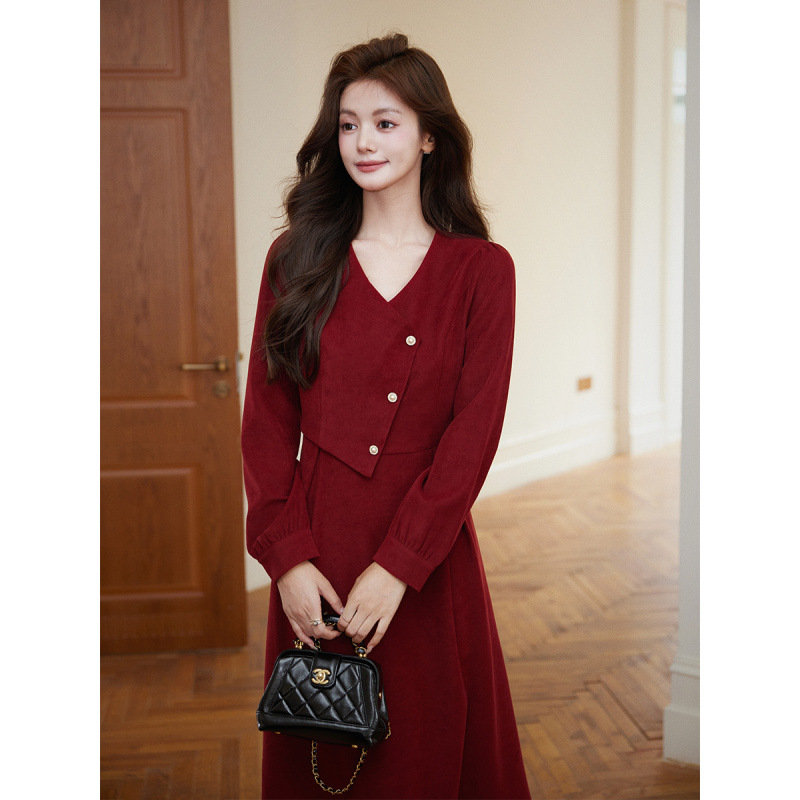 Romantic and retro red dress for women's autumn and winter, a new French Hepburn brushed V-neck dress with a sense of sophistication details Picture