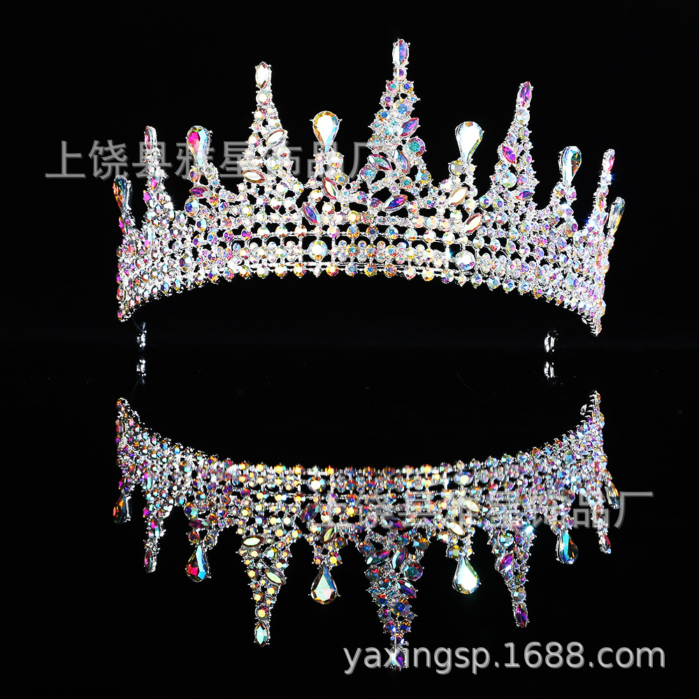 A luxurious golden diamond-encrusted crystal crown for the bride, a splendid tiara for the wedding, a dazzling headwear for the dinner and dance party, and an elegant star Application Scenario