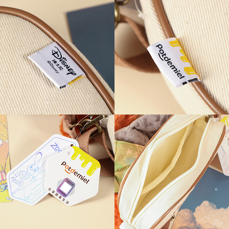 Disney official Zootopia Judnick plush toy shoulder bag, saddle crossbody bag, fox Application Scenario