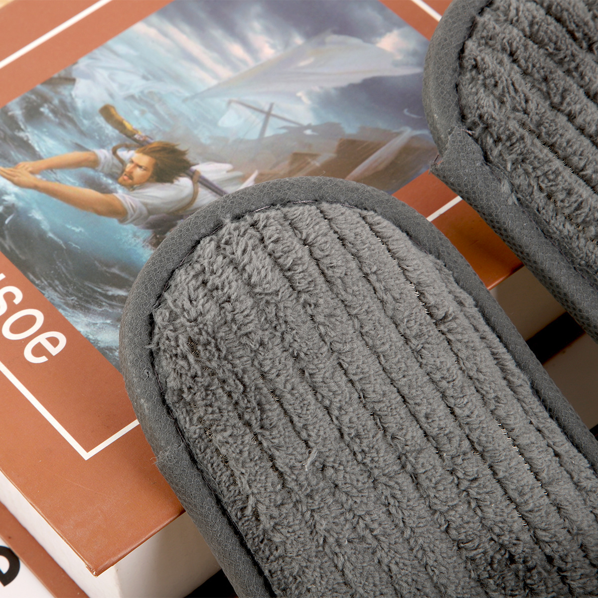 Hotel supplies: Disposable slippers for hotels, striped coral fleece edge, anti-slip for guests, home, hotel, homestay, club Specification image