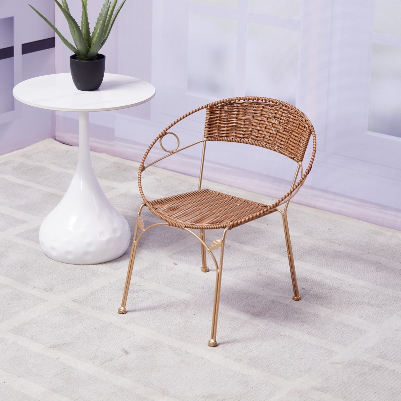 藤编桌椅实物图