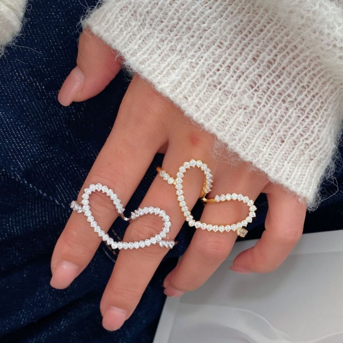 The exaggerated and irregular double-ring water drop snake ring from Europe and America exudes a sense of sophistication and simplicity for women. It is a double-finger opening ring details Picture