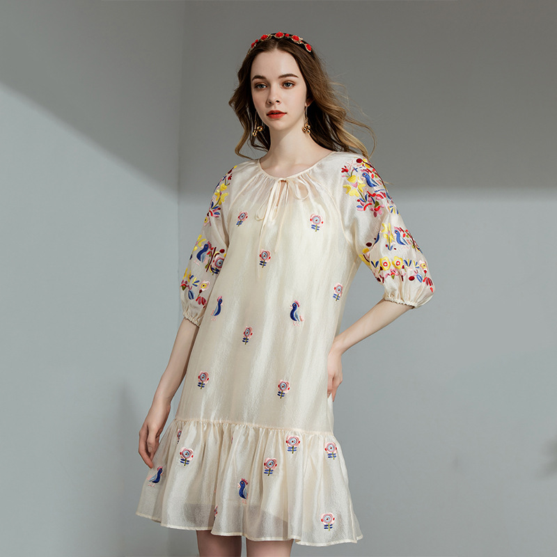 2325 Proverbs: Summer Style Silk fabric embroidered Loose round neck drawstring dress Item Picture