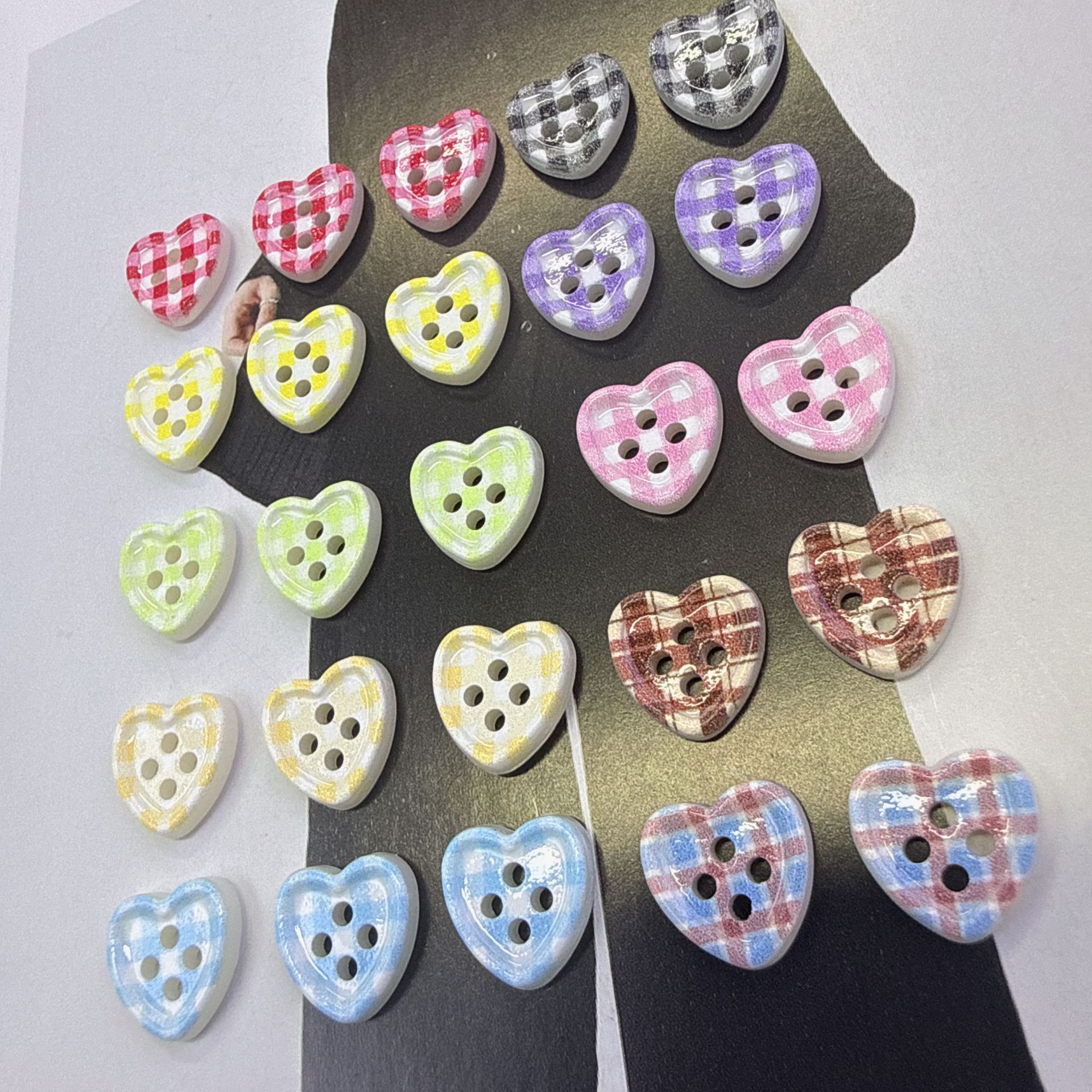 New summer ice-transparent checkered heart button diy handcrafted material clothing accessory button with four eyes Application Scenario