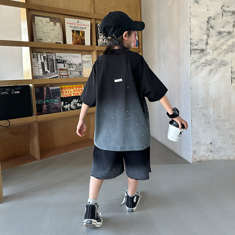 The boy's 2026 summer Starry Sky casual boy short-sleeved shirt, shorts, T-shirt, loose starry sky round-neck half-sleeved top, trendy Specification image
