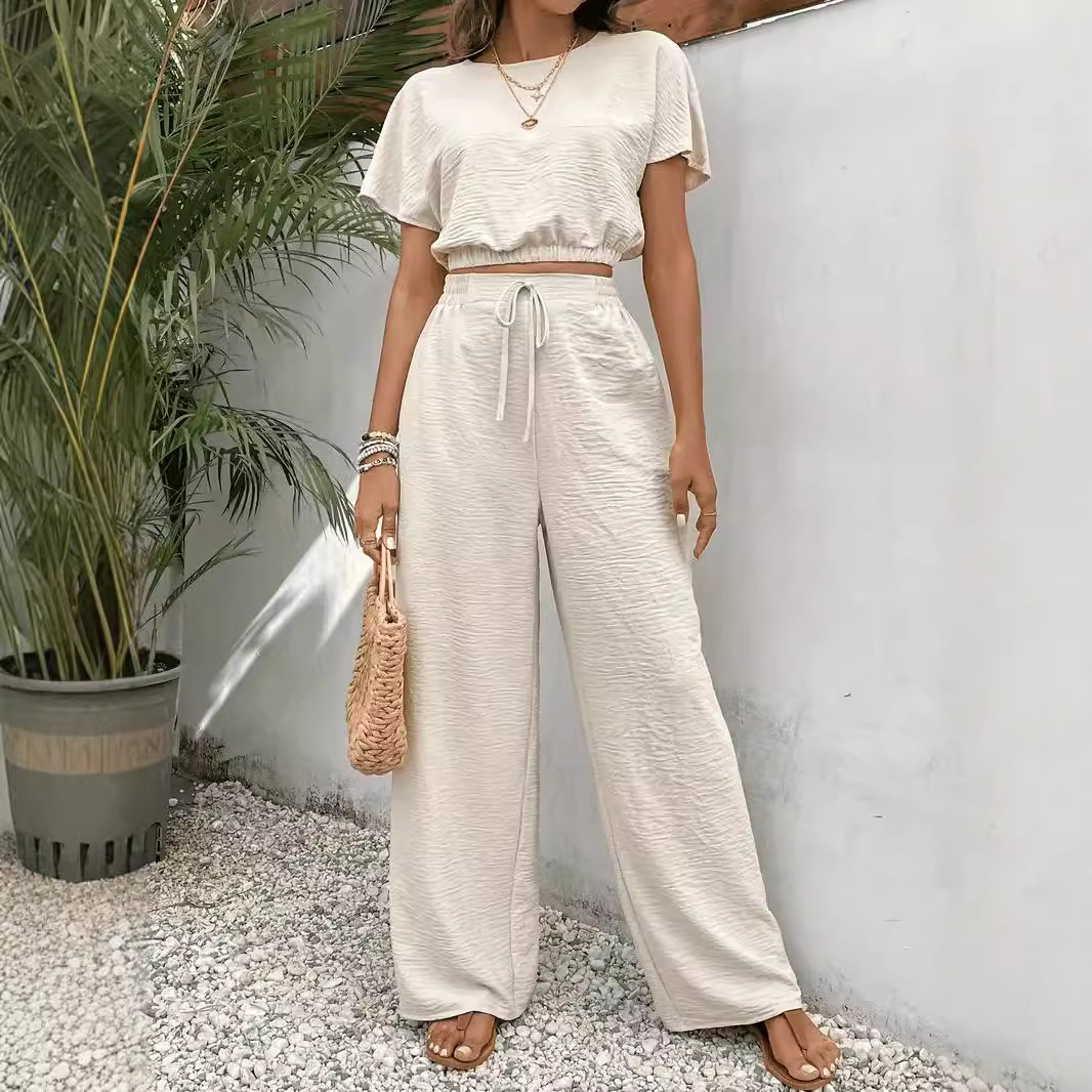 In the spring of 2026, a new solid-color T-shirt, waist-cinching straight-leg pants and a two-piece, fashionable and elegant slim-fitting set has been launched across Europe and America full figure