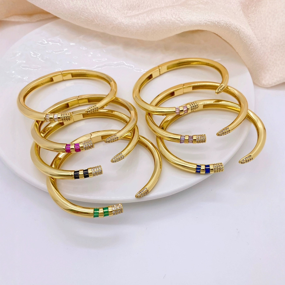 Amazon cross-border European and American new wristband, fashionable and elegant, light luxury and high-end, colorful zircon open bracelet Application Scenario