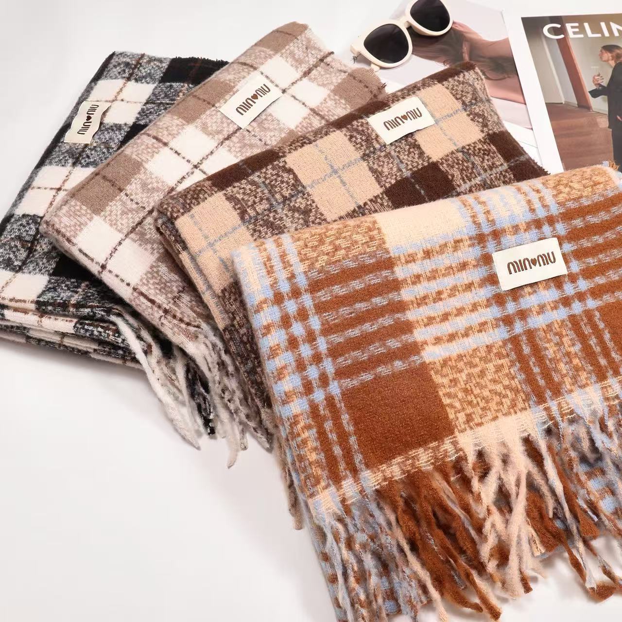 One-piece delivery of new autumn and winter men's and women's checked scarves, Maillard faux cashmere old money style shawls, high-end and warm fringed scarves, wholesale from street stalls details Picture