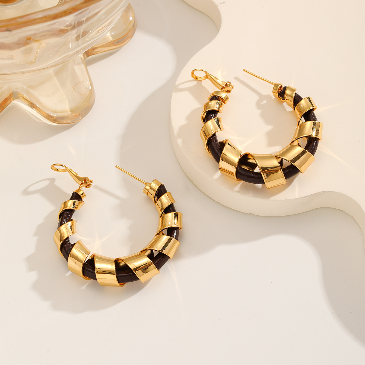 Nasha Cross-border exclusive European and American style unique and niche design rotating large C-ring earrings, simple and elegant ear rings Specification image