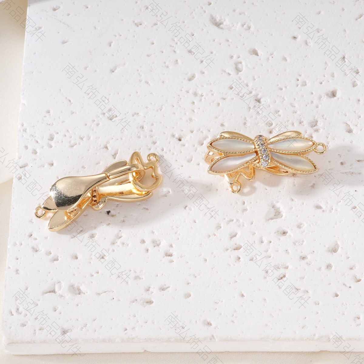 18k color-preserving copper plated with real gold and inlaid with white pearl, necklace buckle, dragonfly ot buckle, sweater chain, universal buckle, DIY accessory matching Application Scenario