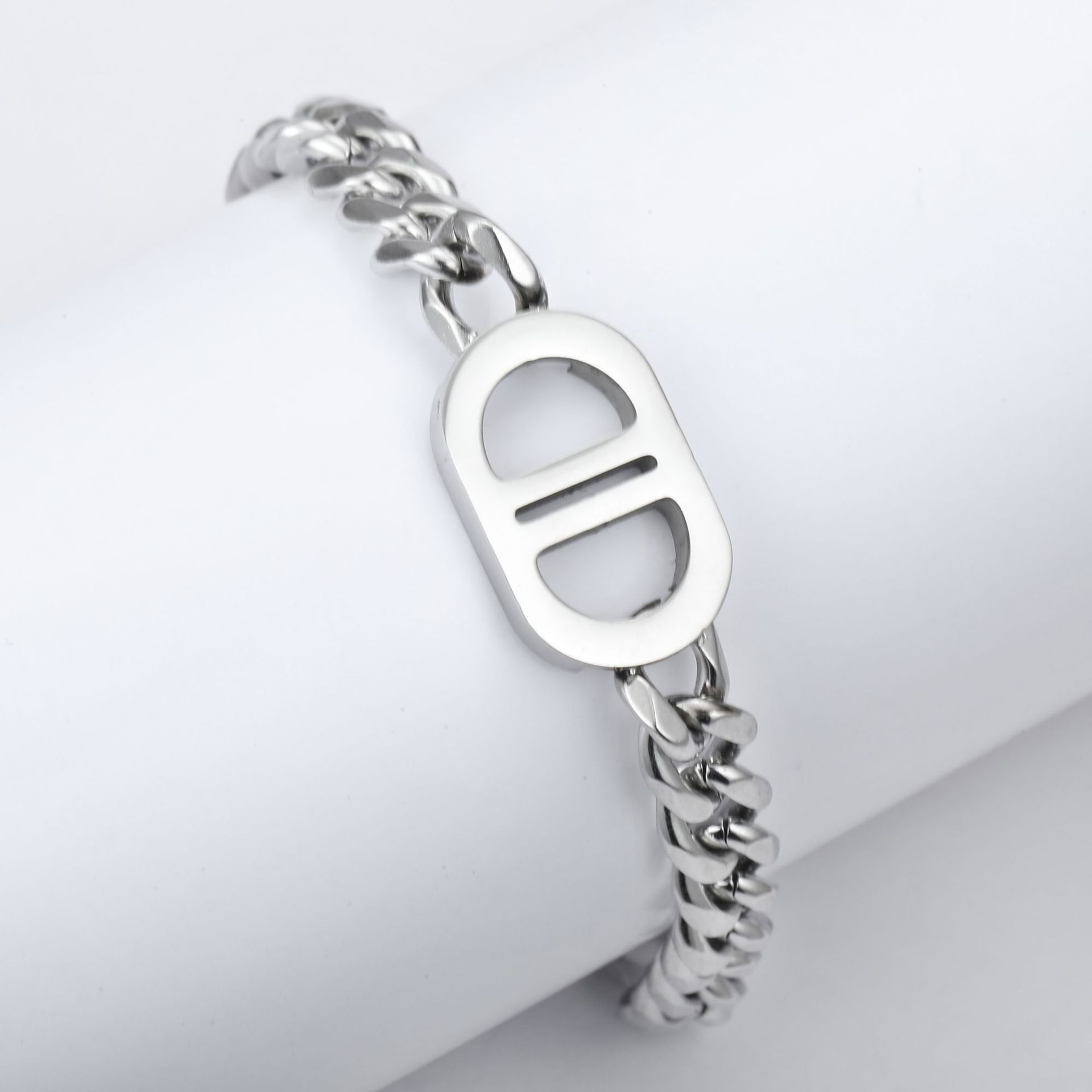 European and American cross-border simple titanium steel bracelet, non-fading accessory, popular stainless steel bracelet, hip-hop couple accessory chain