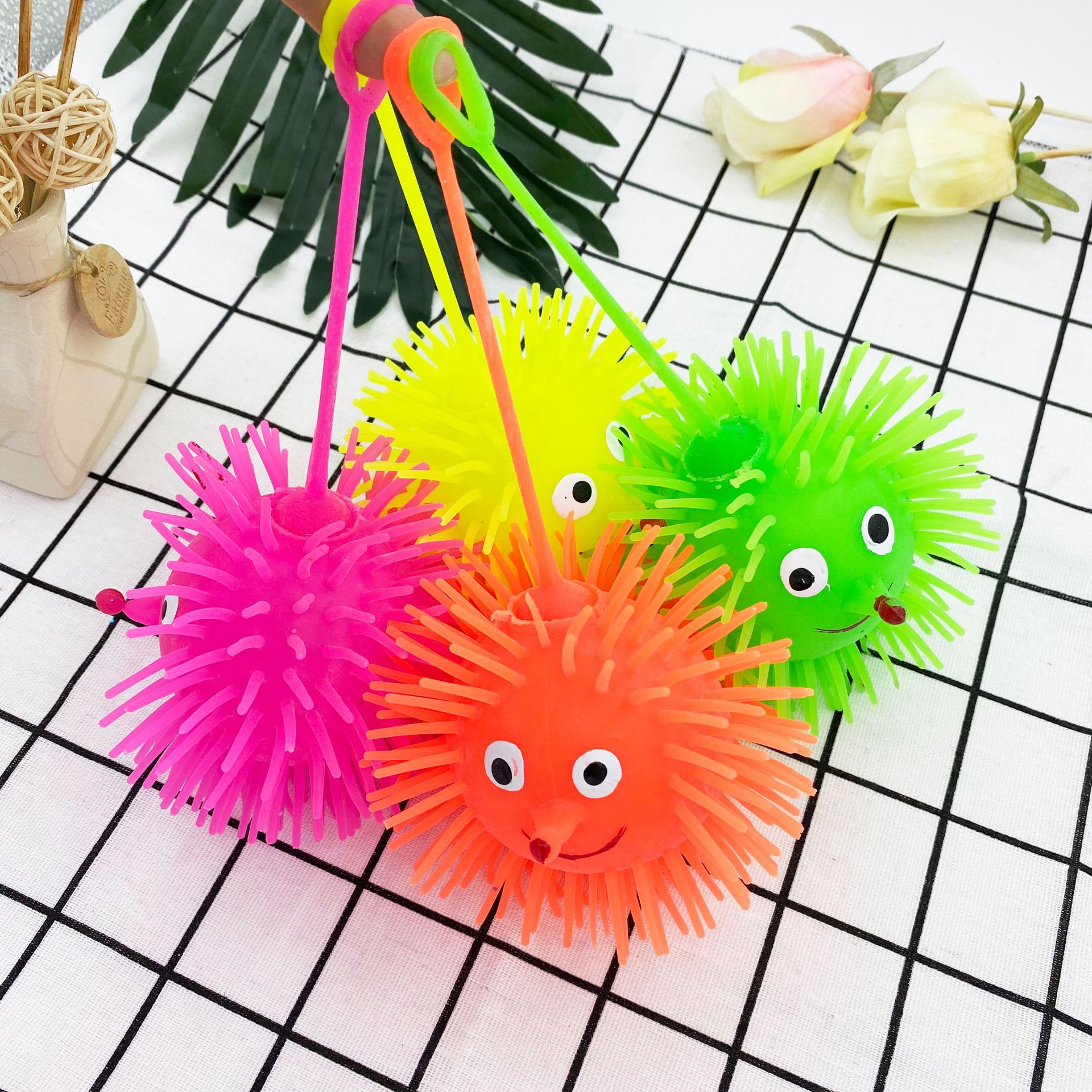 TPR Shining Fur Ball Glowing Hedgehog 60g Smiling Face Fur Ball Factory direct sales Elastic soft rubber release ball Specification image