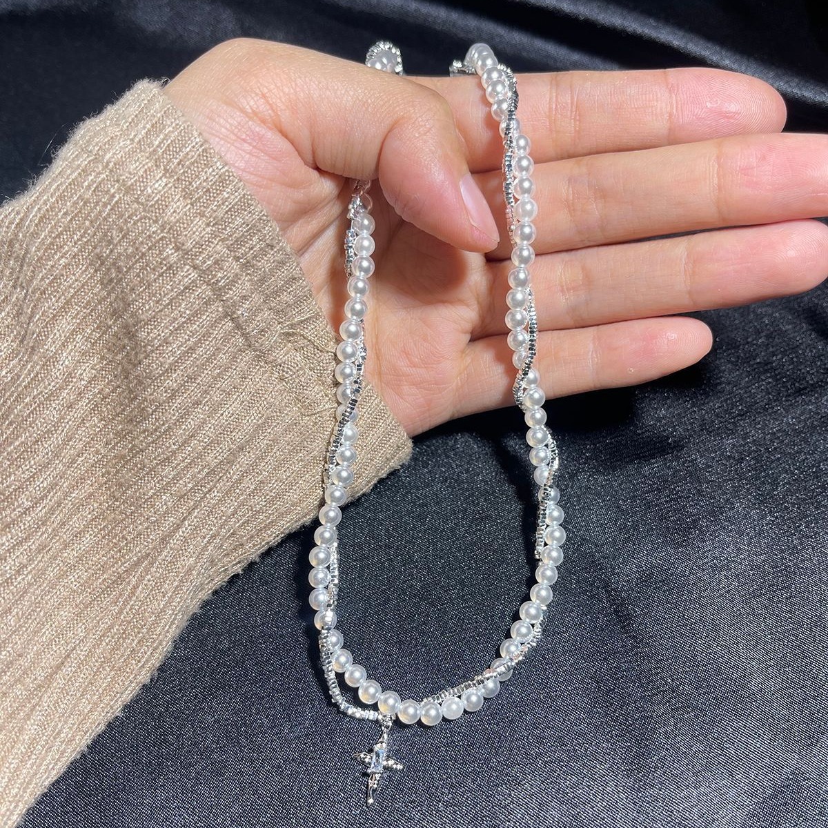 A few pieces of starry pearl silver necklace, four-pointed star collarbone chain, women's niche double-layer design sense, light luxury trend Application Scenario
