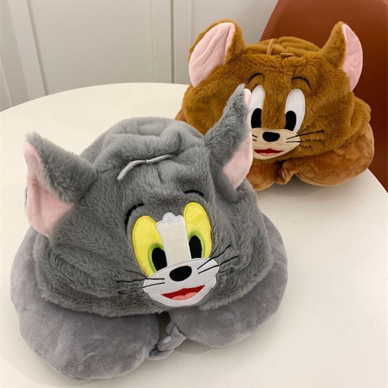 跨境爆款日系卡通史迪仔连帽颈枕毛绒玩具U型枕办公室午睡枕批发产品图