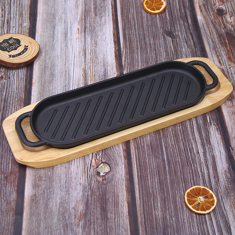 Cast iron outdoor steak teppanyaki double-ear oval induction cooker barbecue plate, household pine board fish frying and grilled meat plate
