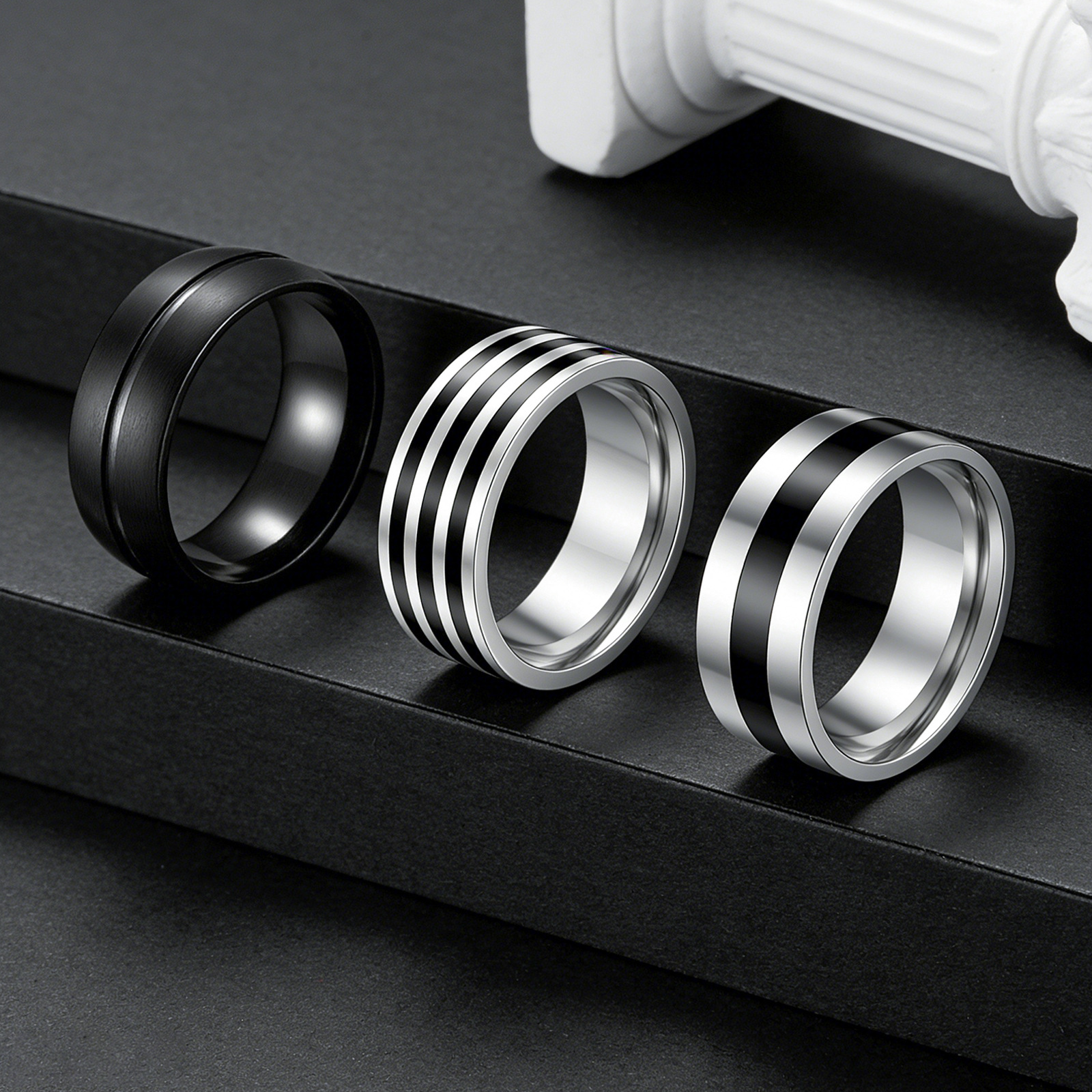 Amazon's new oil-dripping, simple and cool stainless steel ring from Europe and America is a personalized, versatile and trendy couple's choice details Picture
