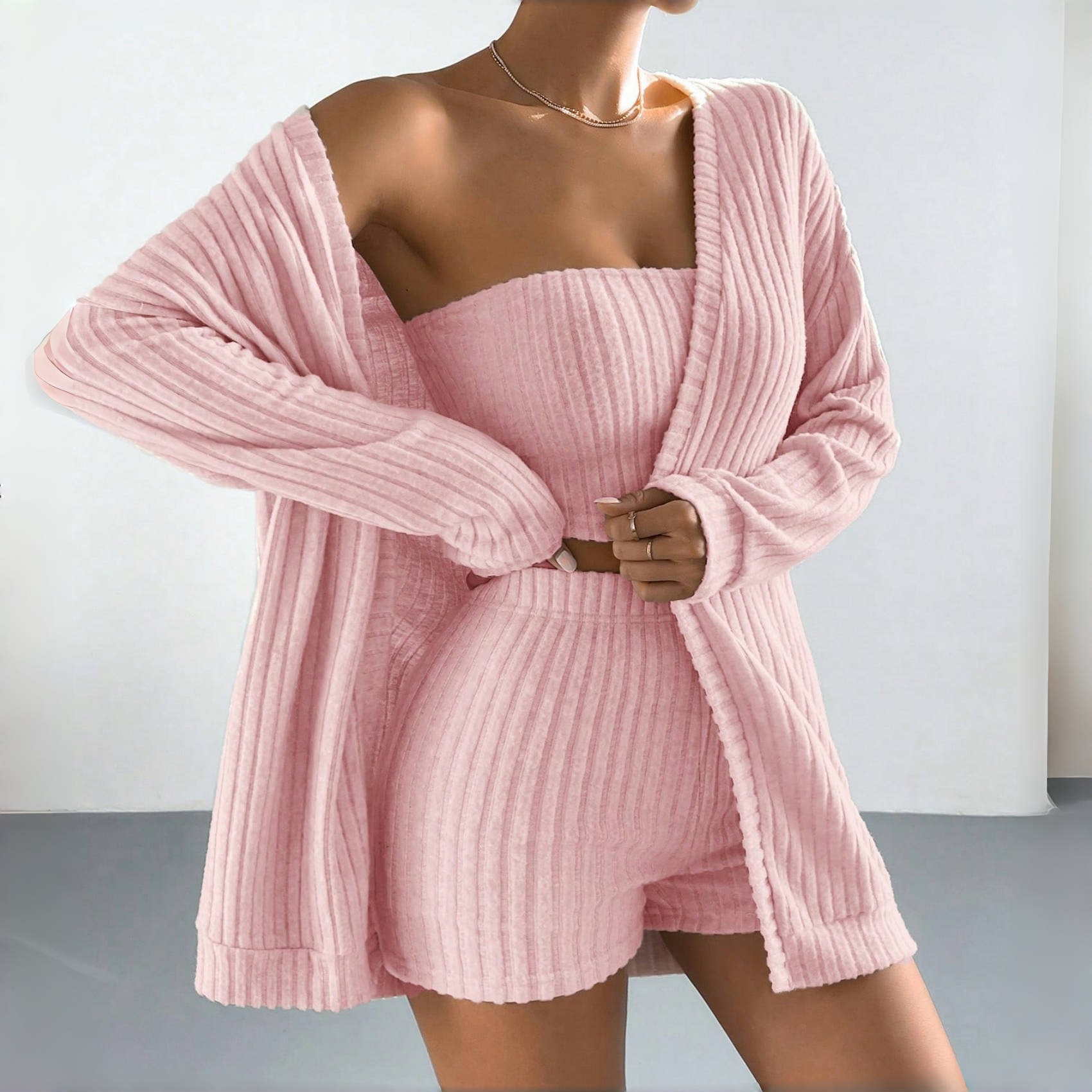 This is a three-piece set of women's pajamas, long-sleeved coat, strapless shorts and matte wear from Europe and America. It can be worn as casual wear for women full figure