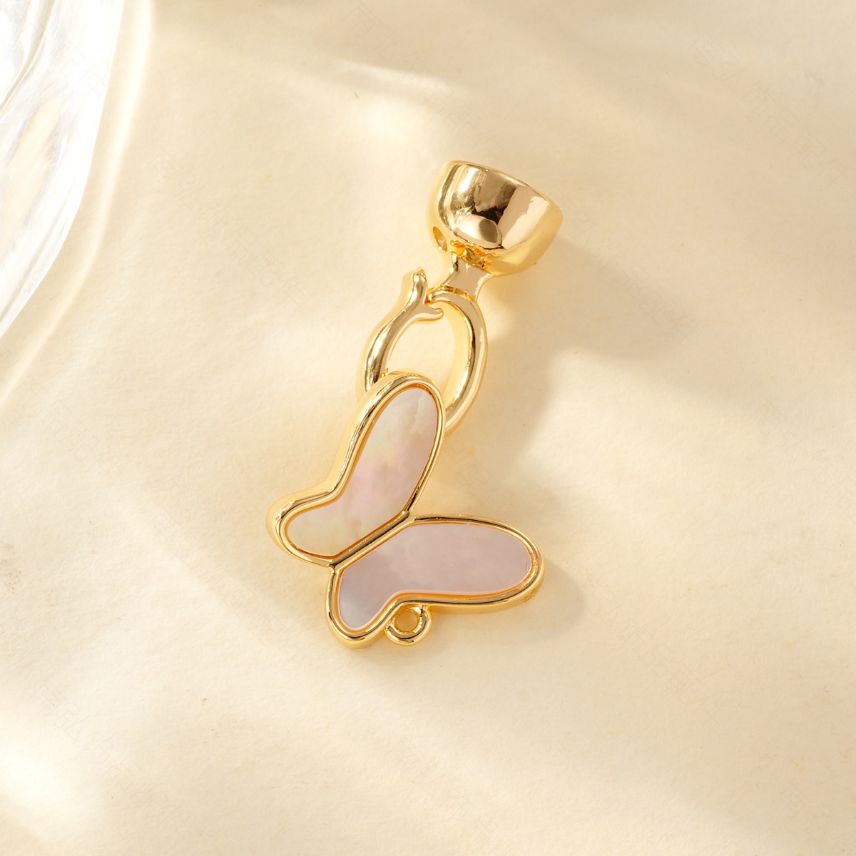 White shell butterfly necklace clasp, copper-plated with real gold, high color retention and high-end feel, DIY jewelry necklace clasp Application Scenario