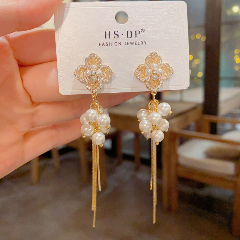 Wholesale of French light luxury zircon four-leaf flower pearl long tassel earrings with a unique, fashionable, simple and high-end feel Specification image