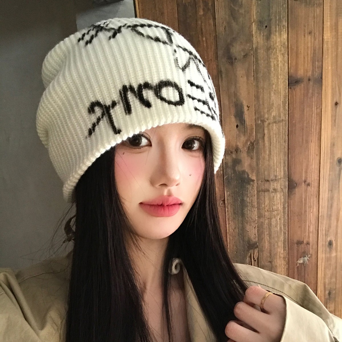 American hot girl kitty cat graffiti cold hat for women, warm knitted woolen hat for autumn and winter, face-showing small headscarf hat Specification image