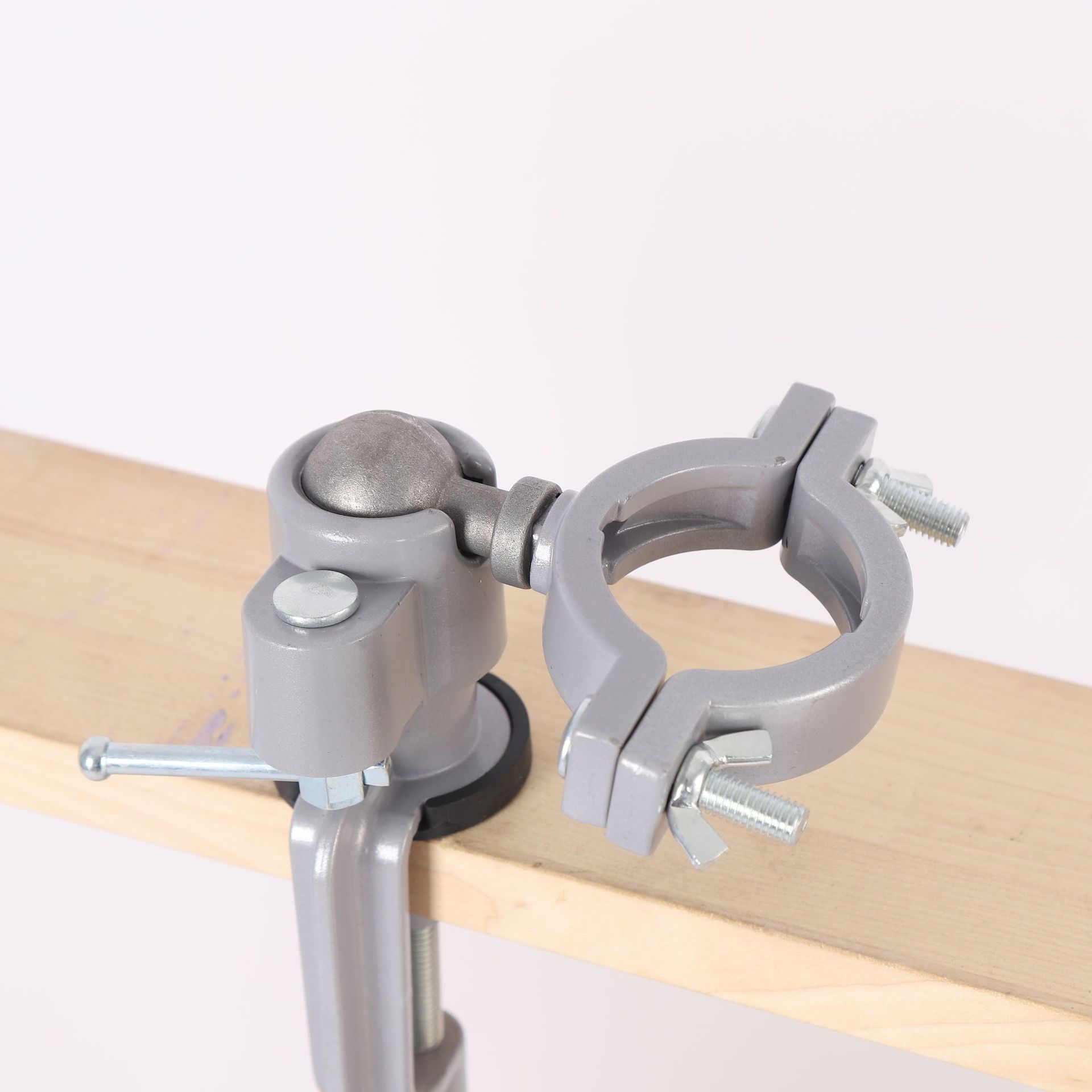 Mini universal rotating fixed bracket, aluminum alloy multi-functional electric grinding machine, electric drilling table, vise frame, small bench vise Application Scenario